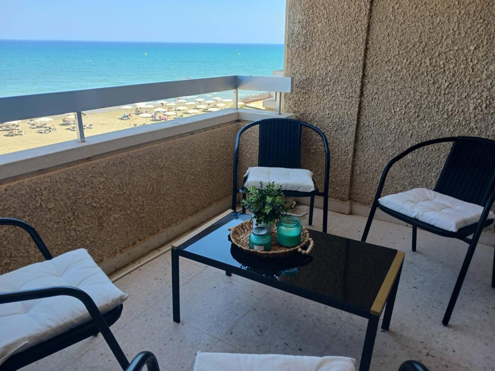 Apollon Sea View Beachfront Ap 302 Larnaca Exterior photo